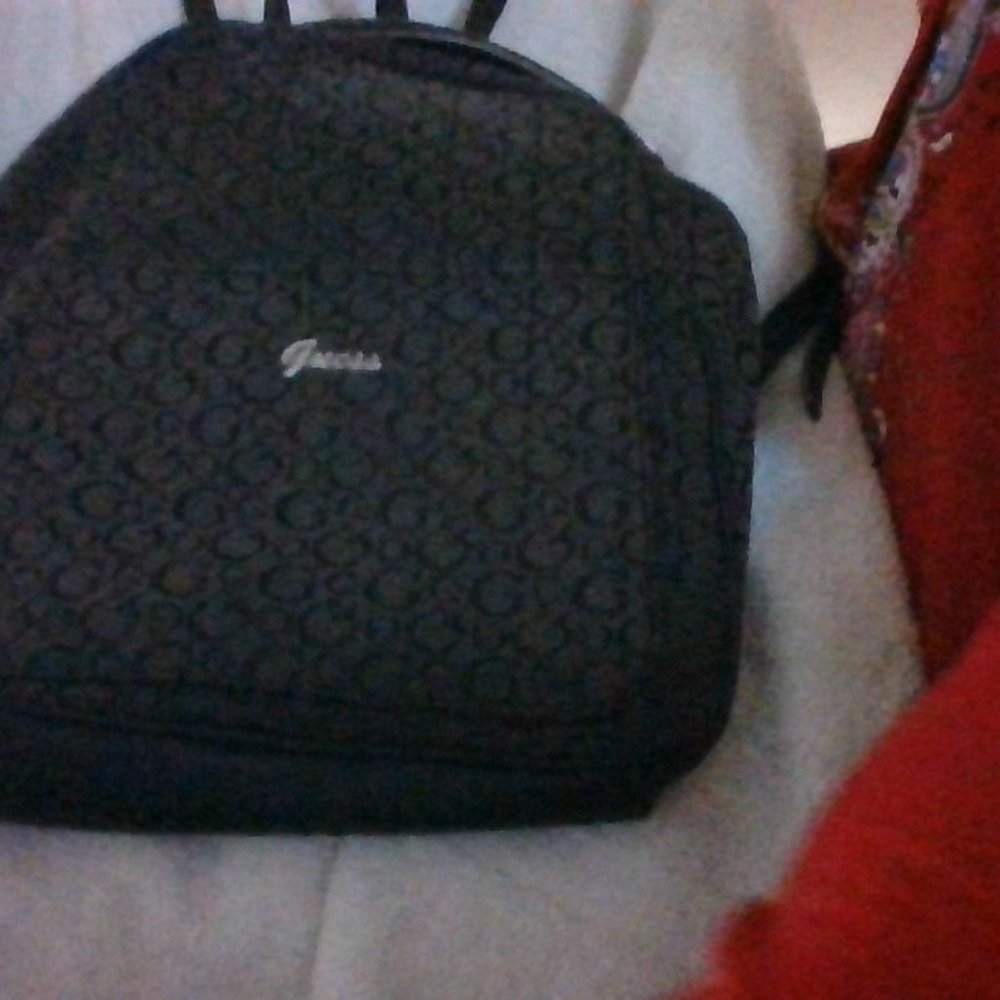 guess back pack - Picture 3 of 3